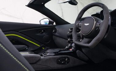 Aston Martin Vantage F1 Edition Roadster 7