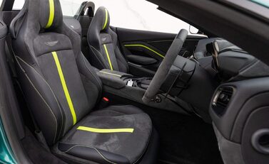 Aston Martin Vantage F1 Edition Roadster 8