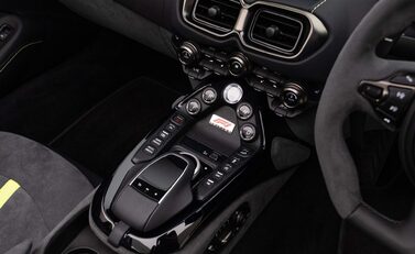 Aston Martin Vantage F1 Edition Roadster 16