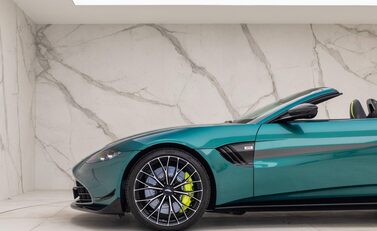 Aston Martin Vantage F1 Edition Roadster 32