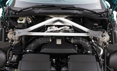 Aston Martin Vantage F1 Edition Roadster 34