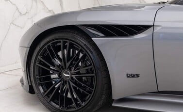 Aston Martin DBS Superleggera 23