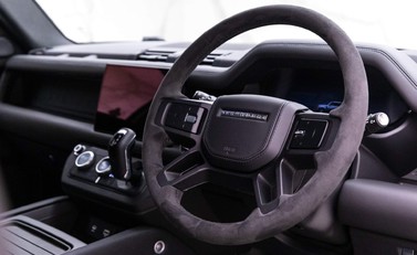 Land Rover Defender V8 5
