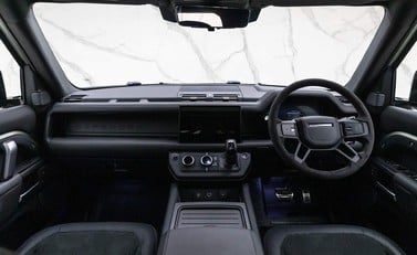 Land Rover Defender V8 13