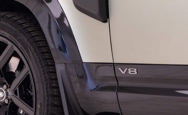 Land Rover Defender V8 26