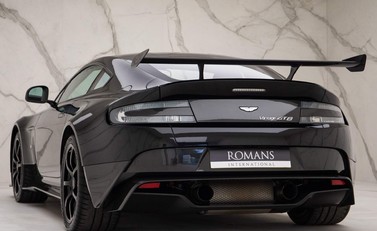 Aston Martin Vantage GT8 4