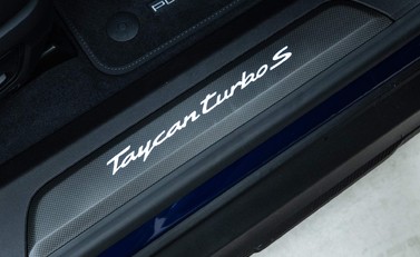 Porsche Taycan TURBO S CROSS TURISMO 19