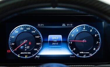 Mercedes-Benz G Series AMG G 63 4MATIC 14