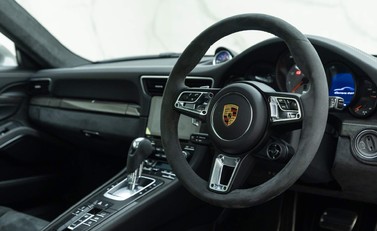 Porsche 911 CARRERA 4 GTS (991.2) 8