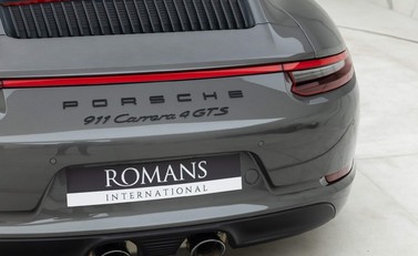 Porsche 911 Carrera 4 GTS (991.2) 22