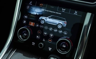 Land Rover Range Rover Sport 5.0 SVR Carbon Edition 15