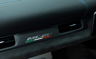 Maserati MC20 10