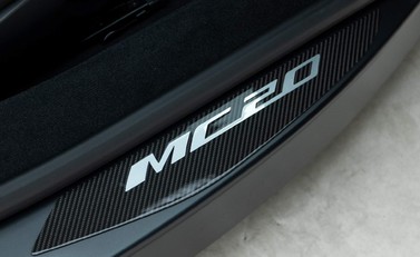 Maserati MC20 12