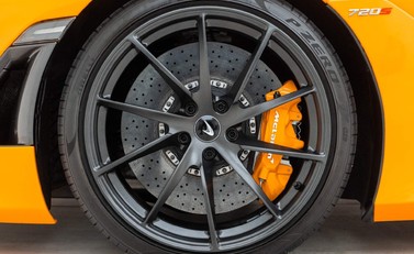 McLaren 720S Spider Peformance 26