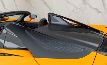McLaren 720S Spider Peformance 36