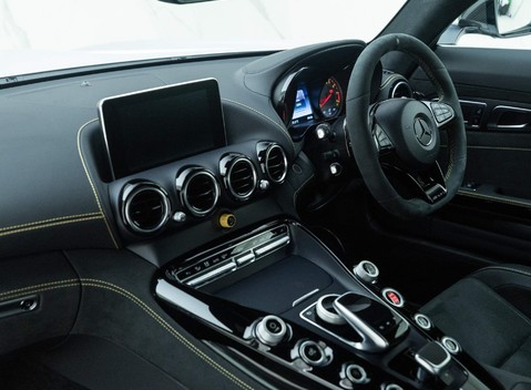 Mercedes-Benz AMG GT R Premium 12