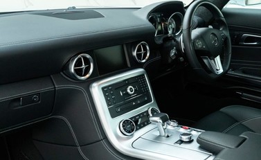 Mercedes-Benz SLS AMG 23