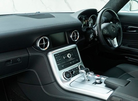 Mercedes-Benz SLS AMG 10
