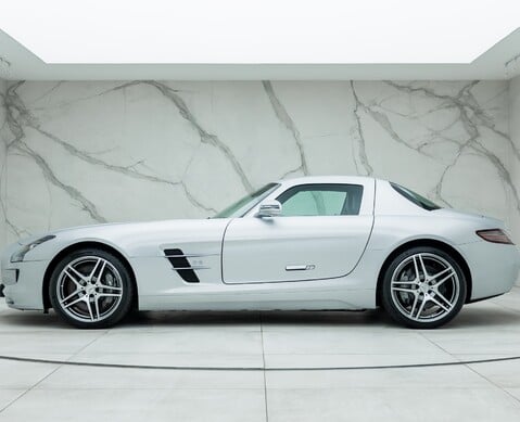 Mercedes-Benz SLS AMG 