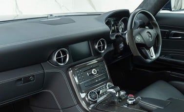 Mercedes-Benz SLS AMG 16