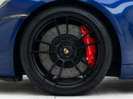 Porsche 911 Carrera GTS (992)