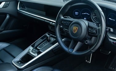 Porsche 911 Carrera (992) 8