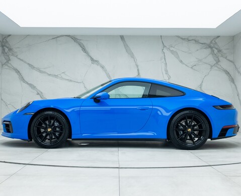 Porsche 911 Carrera (992)