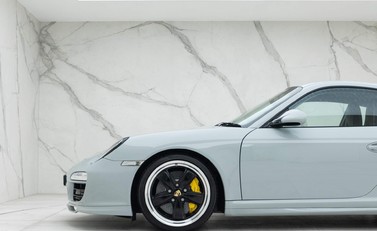 Porsche 911 (997) Sport Classic 34