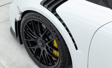 Porsche 911 GT2 RS (991) 38