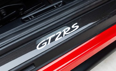 Porsche 911 GT2 RS (991) 21