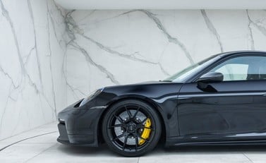 Porsche 911 GT3 (992) 25