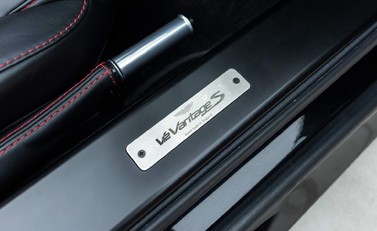 Aston Martin V12 Vantage S Roadster 21
