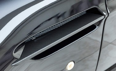 Aston Martin V12 Vantage S Roadster 27