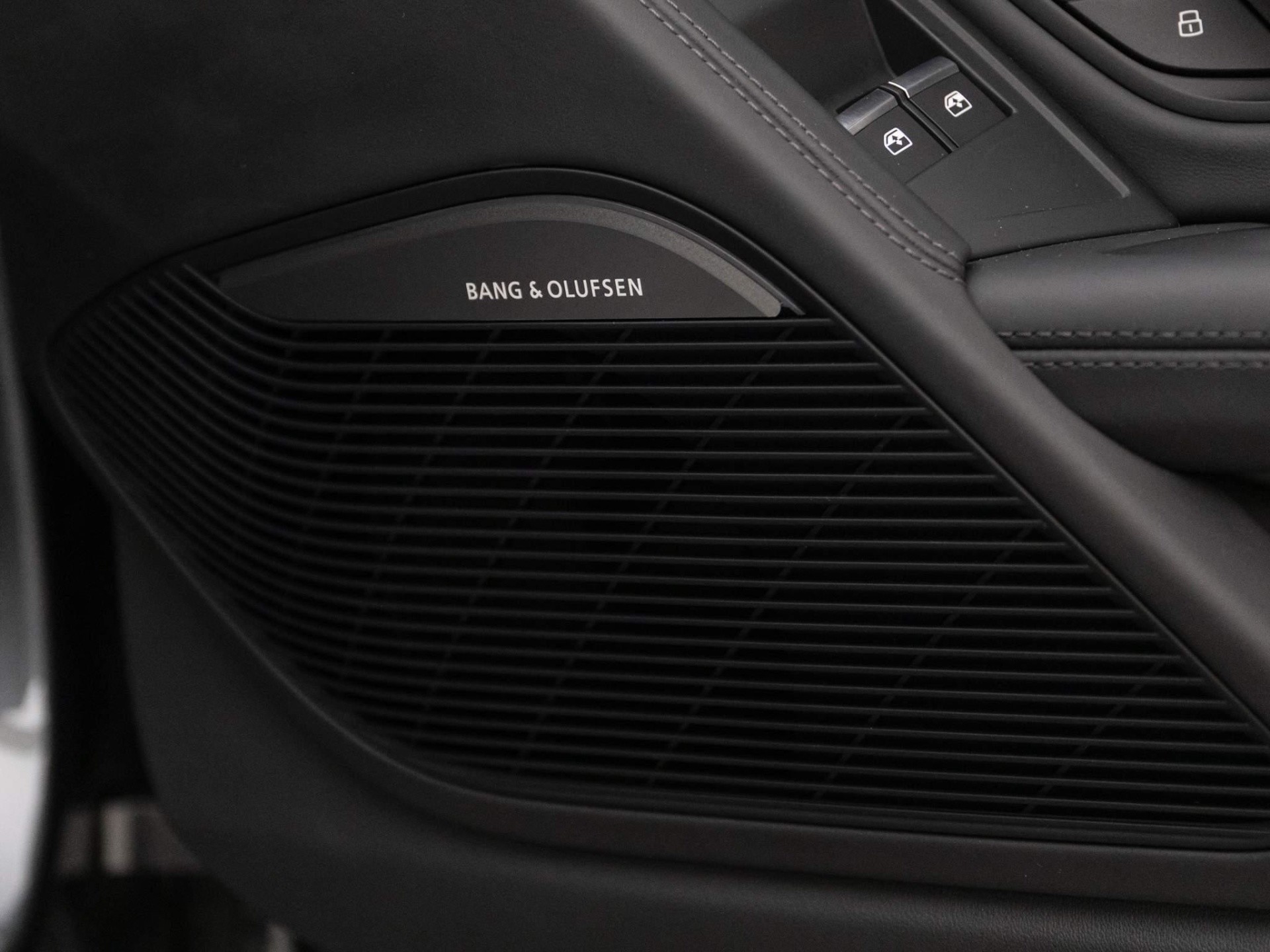 Used Audi R8 V10 Performance Carbon Black for sale | Daytona Grey