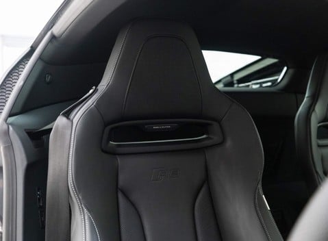 Audi R8 V10 Performance Carbon Black 10