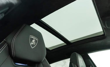 Lamborghini Urus 8
