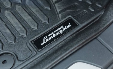 Lamborghini Urus 21