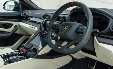 Lamborghini Urus S 5