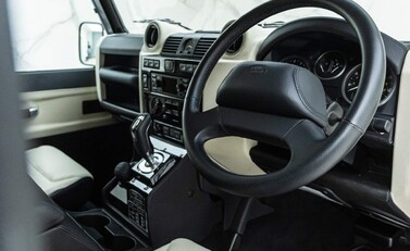 Land Rover Defender 110 Works V8 70th Edition 5