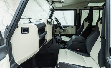 Land Rover Defender 110 Works V8 70th Edition 11