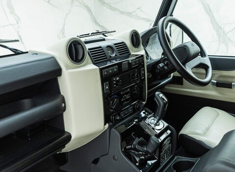 Land Rover Defender 110 Works V8 70th Edition 12