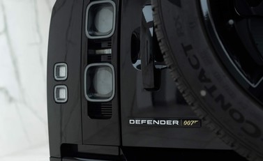 Land Rover Defender 90 V8 Bond Edition 8