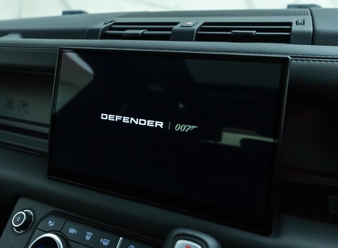 Land Rover Defender 90 V8 Bond Edition 10