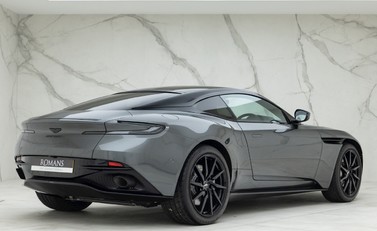 Aston Martin DB11 V8 Shadow Edition 7