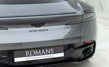 Aston Martin DB11 V8 Shadow Edition 21