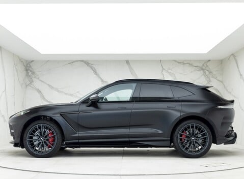 Aston Martin DBX 707 2