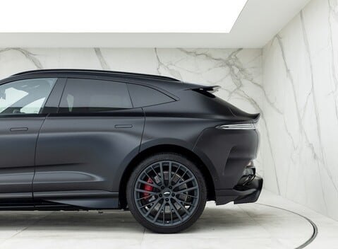 Aston Martin DBX 707 29