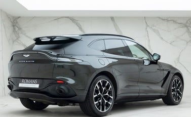 Aston Martin DBX 7
