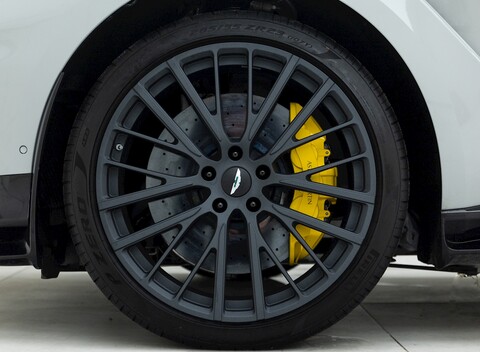 Aston Martin DBX 707 8
