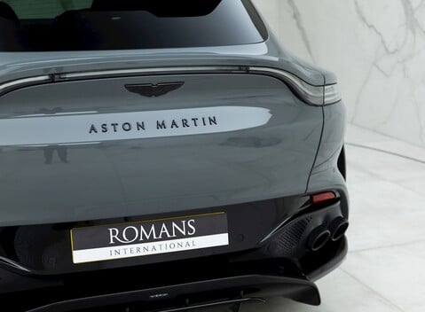 Aston Martin DBX 707 21